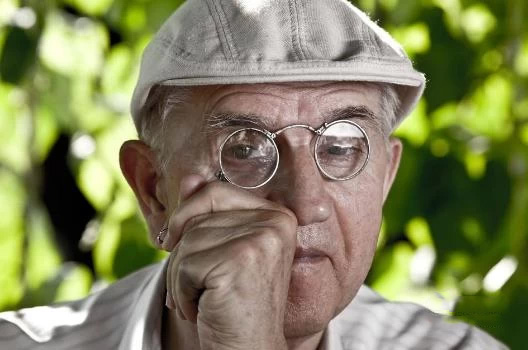 如何購(gòu)買(mǎi)一副好的老花鏡？什么是漸進(jìn)多焦鏡？