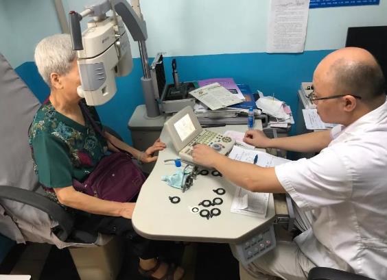 選配漸進多焦老花鏡一定要做好眼部檢查 選配漸進多焦老花鏡一定要做好眼部檢查