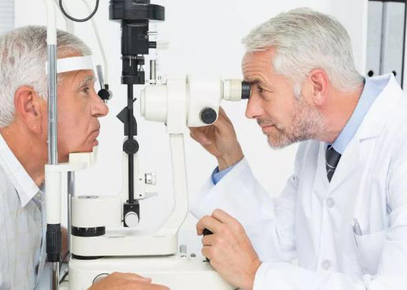 怎么佩戴老花鏡？驗光 品牌 質(zhì)量 保養(yǎng)一個都不能少