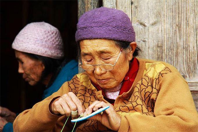 佩戴老花眼鏡，記住這四點，避免對眼睛造成傷害