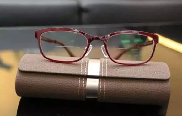 美麗島老花鏡：老年人避免眼疲勞，老花鏡如何選擇？