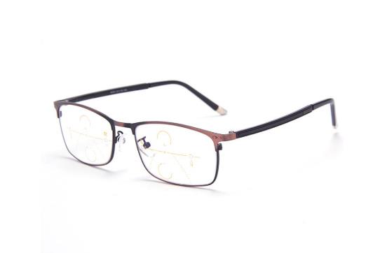 中老年人配老花鏡，記著這3點益于眼健康