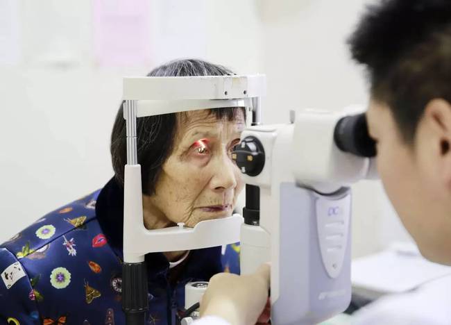 中老年人怎么配老花眼鏡才合適？